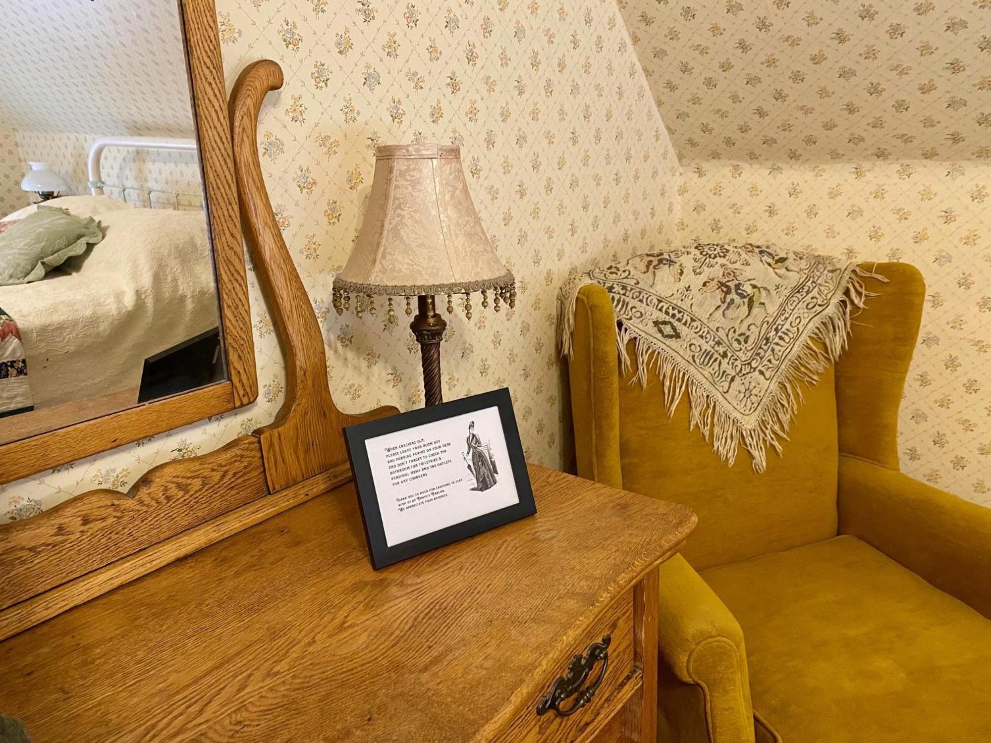 Pansy'S Parlor Bed & Breakfast Голден Экстерьер фото